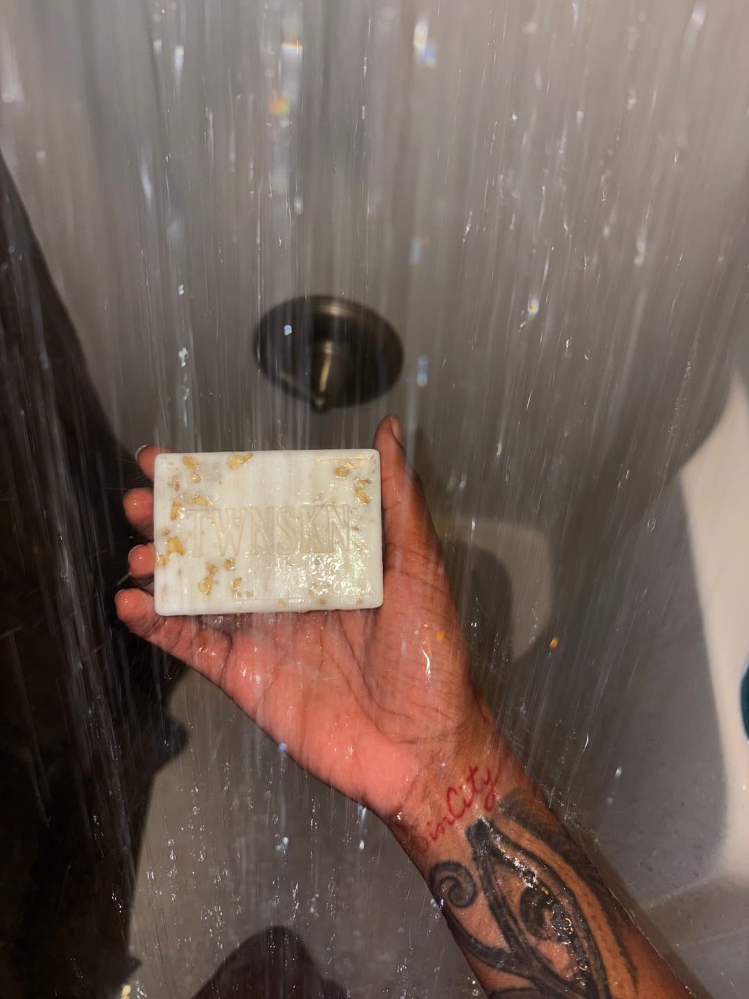 Customer photo review of 2in1 Double Cleansing Bar | Half Discoloration Brightening corrector | Half Oat Relief Acne Exfoliant