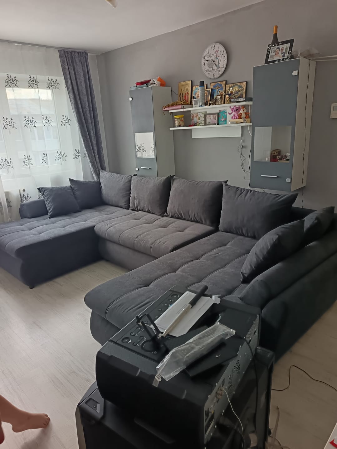 Customer photo review of Colțar extensibil dumonde cu ladă de depozitare si sezut confortabil din spuma HR, Loana U Grafit 355x185 cm