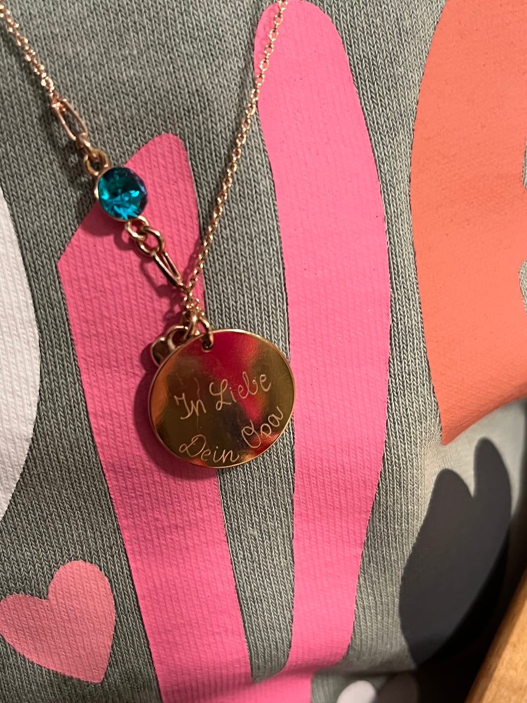 Customer photo review of Zarte Halskette mit Gravur "Mini Love"