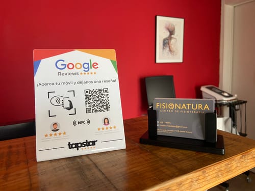 Customer photo review of Expositor Reseñas Google NFC y QR