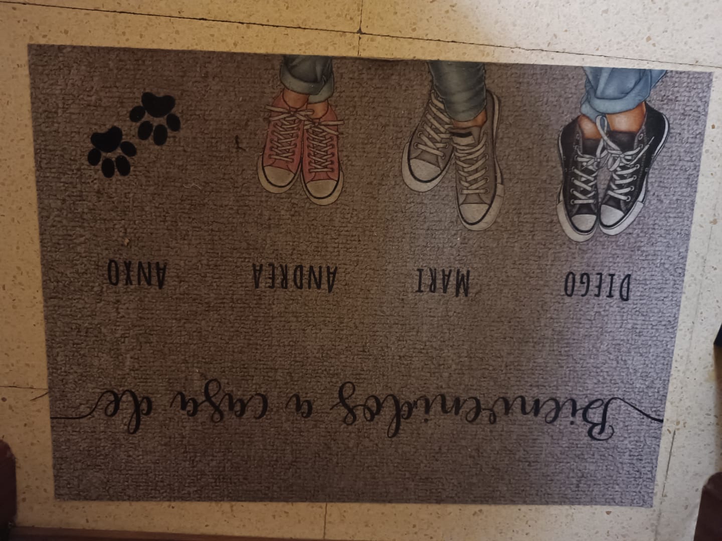 Customer photo review of Zapatos y patas - Felpudo personalizado