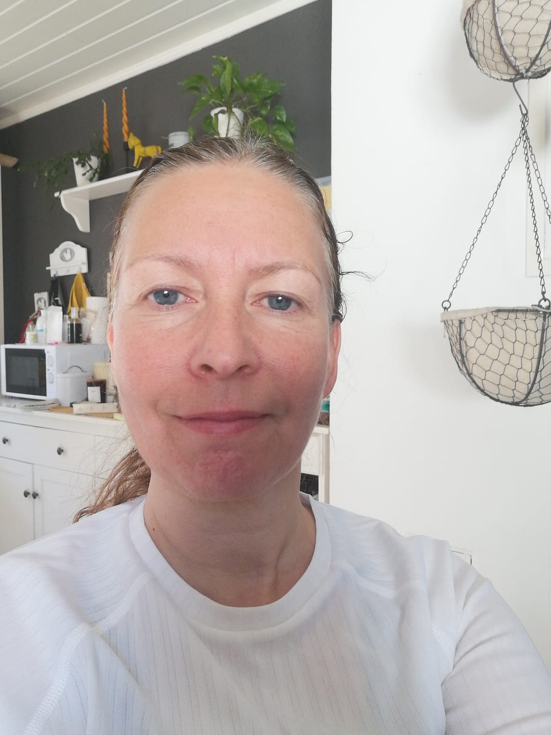 Kundenfoto-Rezension zum Gesichtspeeling mit Rosen- und Rotklee-Extrakt