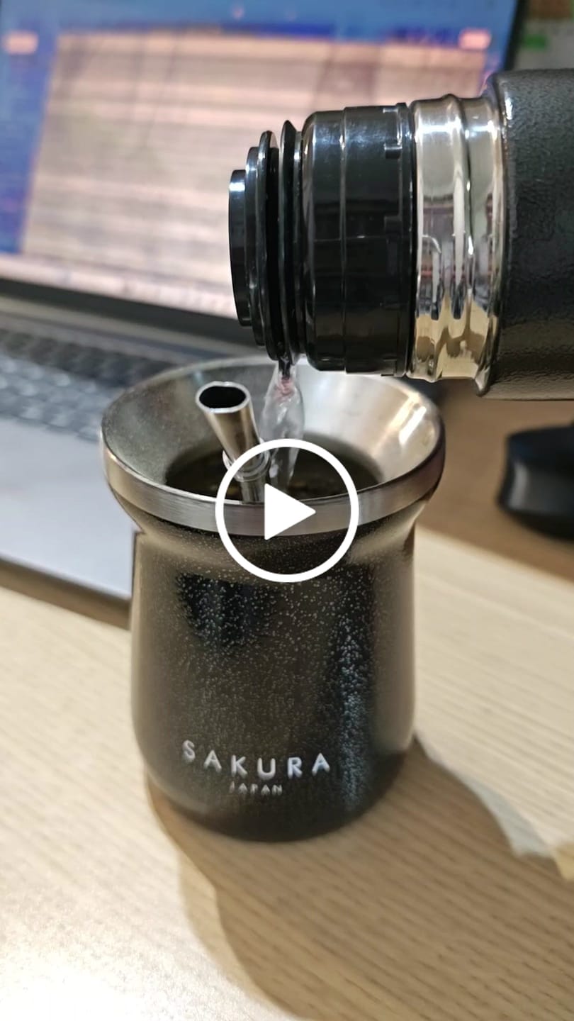 Customer video review of Mate Sakura Verde Con Bombilla Y Limpiador 236 Ml