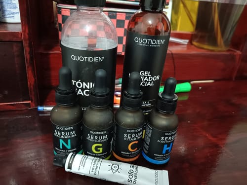 Customer photo review of Kit Piel Deslumbrante (47% OFF) - Limpiador + Tónico + Serum Vitamina C + Serum Niacinamida + Serum Ácido Glicólico + Serum Ácido Hialurónico + Contorno de Ojos