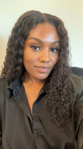 Customer photo review of CurlyMe Pre-Bleached 6x4 HD Lace Wear Go Glueless Wigs Very Convenient Pre-Cut Lace Wig