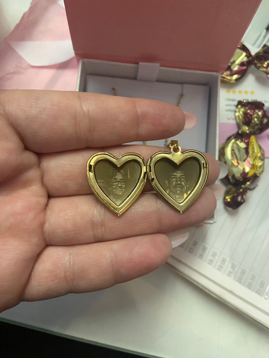 Customer photo review of Relicario Love Personalizado