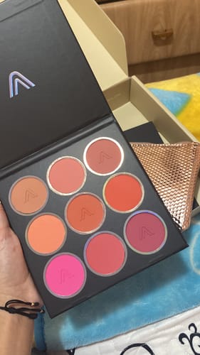 Customer photo review of PALETA DE RUBORES BLUSHED CHEECKS