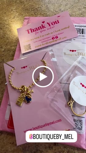 Customer video review of Travel Addict Necklace