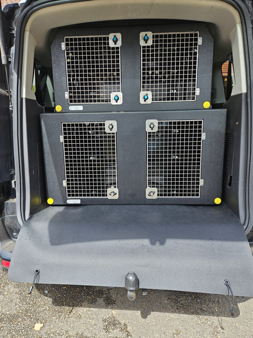 Customer photo review of Dog Van Kit | Ford Transit Connect | 2014-Present | Double stack | DT VS1
