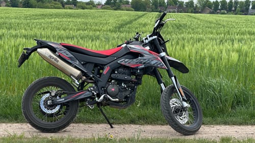 Customer photo review of Holographic-Glitter Finish (Gloss)