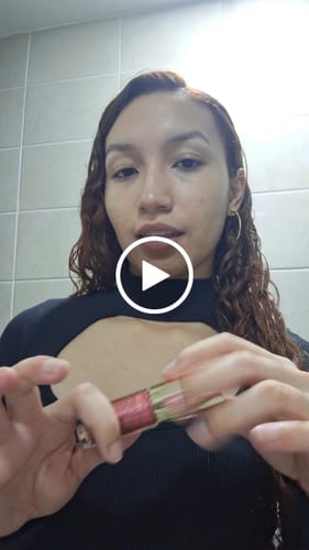 Customer video review of LIP GLOSS  1ST SCENE
