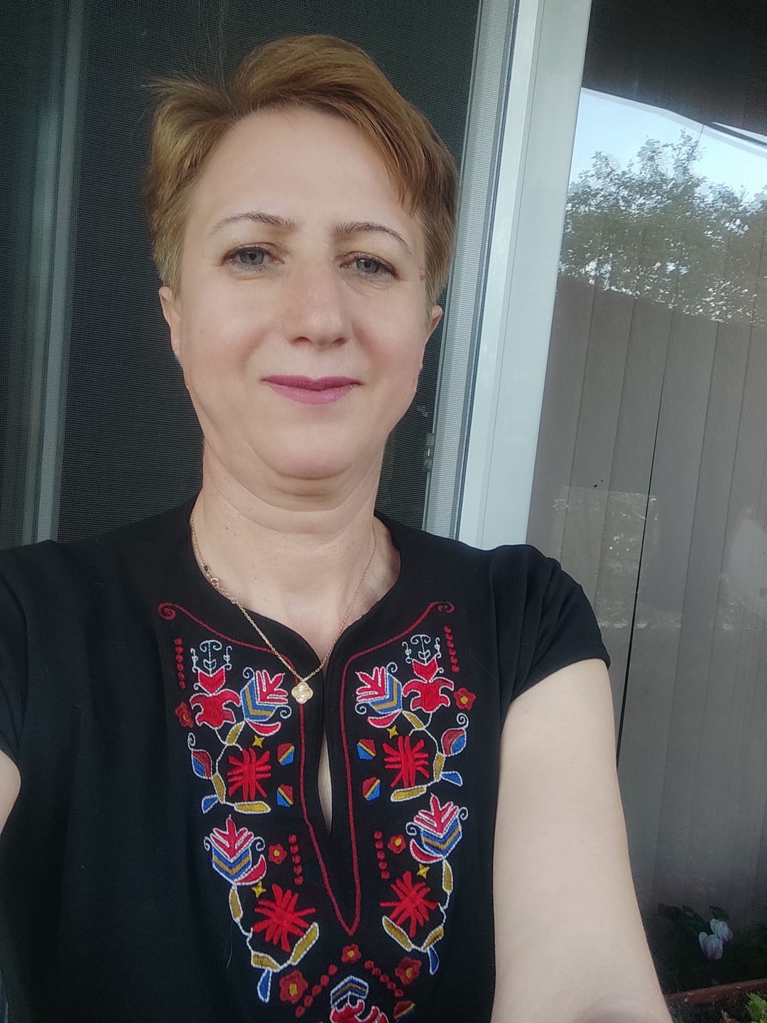 Customer photo review of Тениска с V деколте - "Самоковска"