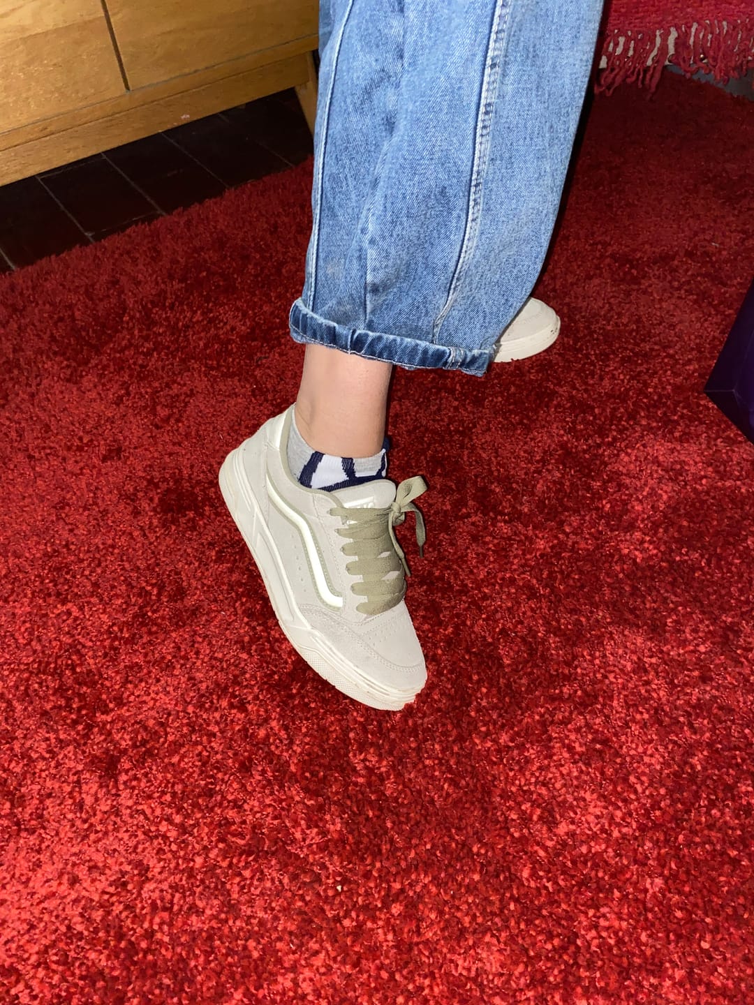 Customer photo review of Zapatillas Vans Hylane Mujer Gris