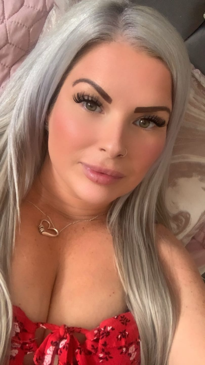Customer photo review of Stranded 20" One Piece Flicky Clip-in Hair Extension #112 Ash Moon