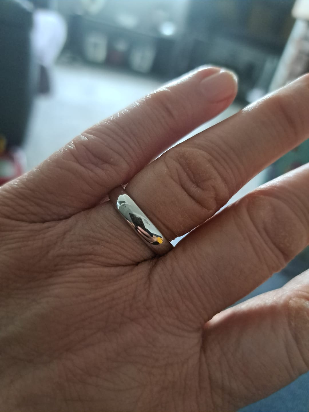 Customer photo review of White Gold 2mm Wonder Ring