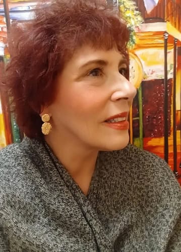 Customer photo review of Daiquiri Drop Clip On Earrings in Gold