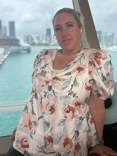 Customer photo review of The Daxton Floral Puff Sleeve Blouse