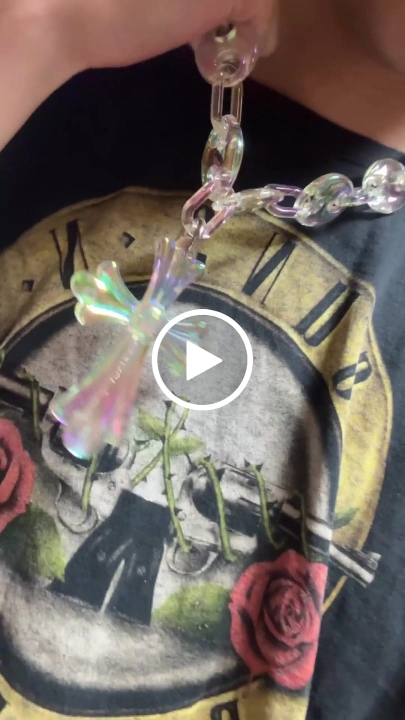 Customer video review of Opal Cross Link Necklace