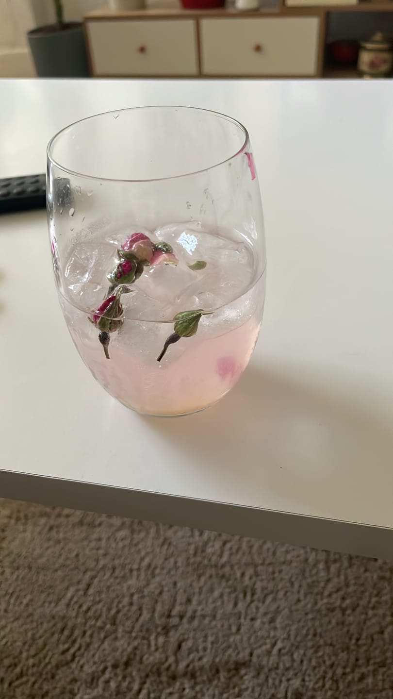 Customer photo review of ג׳ין ליצ׳י ורדים משפחתי