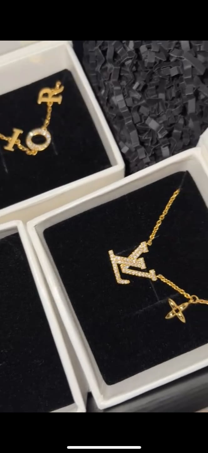 Customer photo review of Leya Necklace Gold