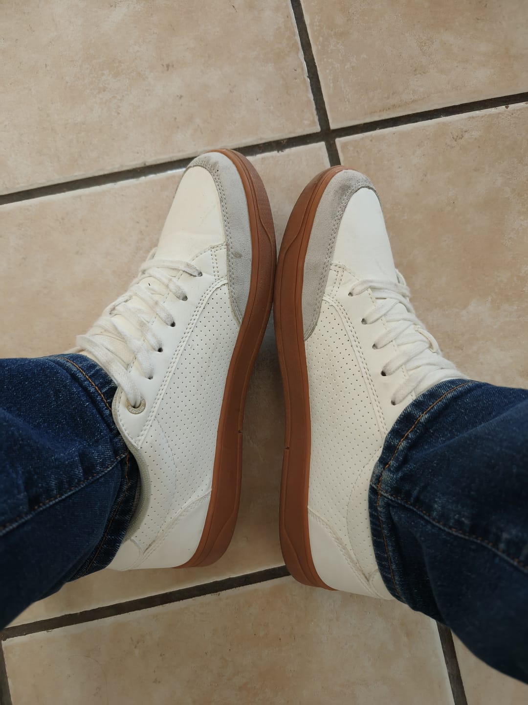 Customer photo review of Tenis Style Cole Blanco