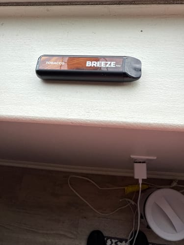 Customer photo review of Breeze Pro Disposable Vape