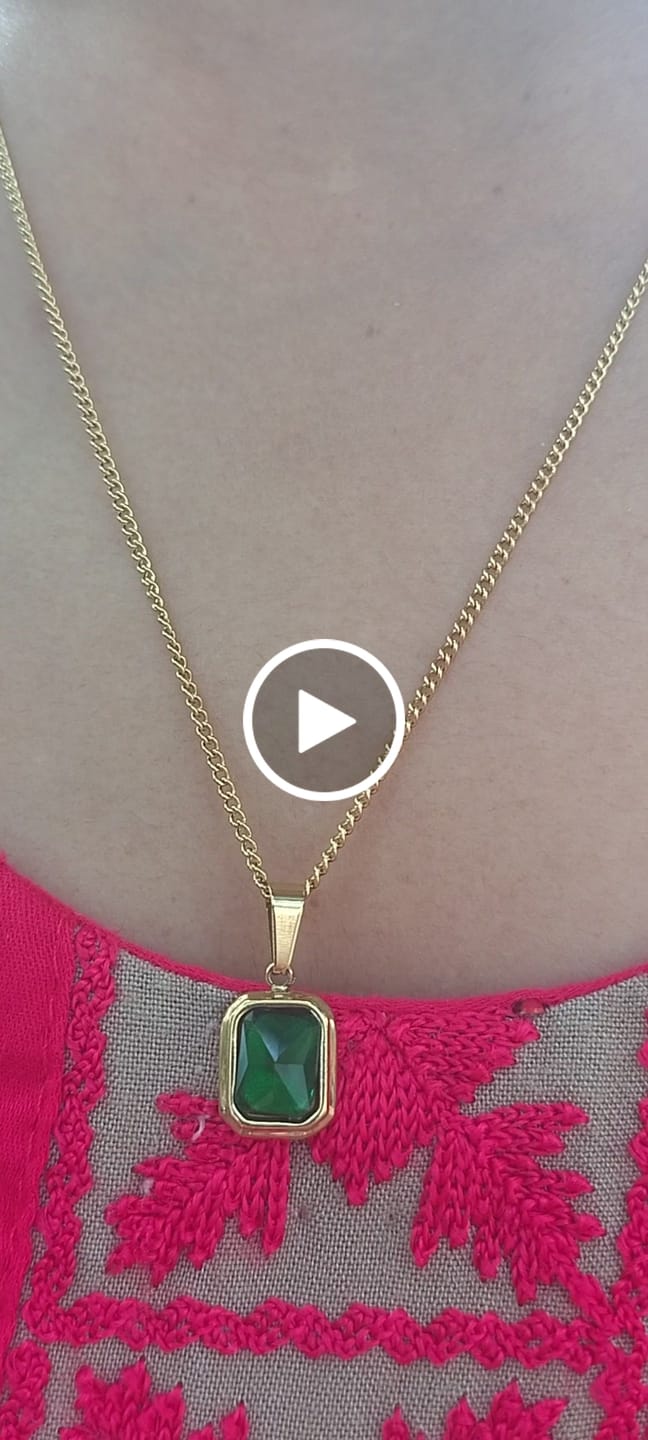 Customer video review of Everyday Exquisite Green Stone Gold Necklace