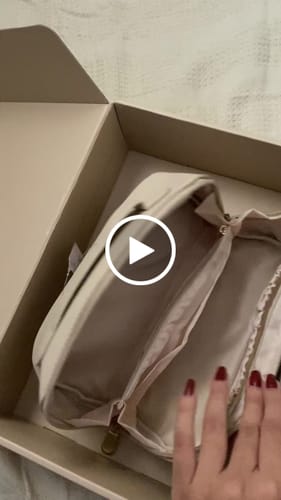 Customer video review of COSMETIQUERA TRIANGULAR