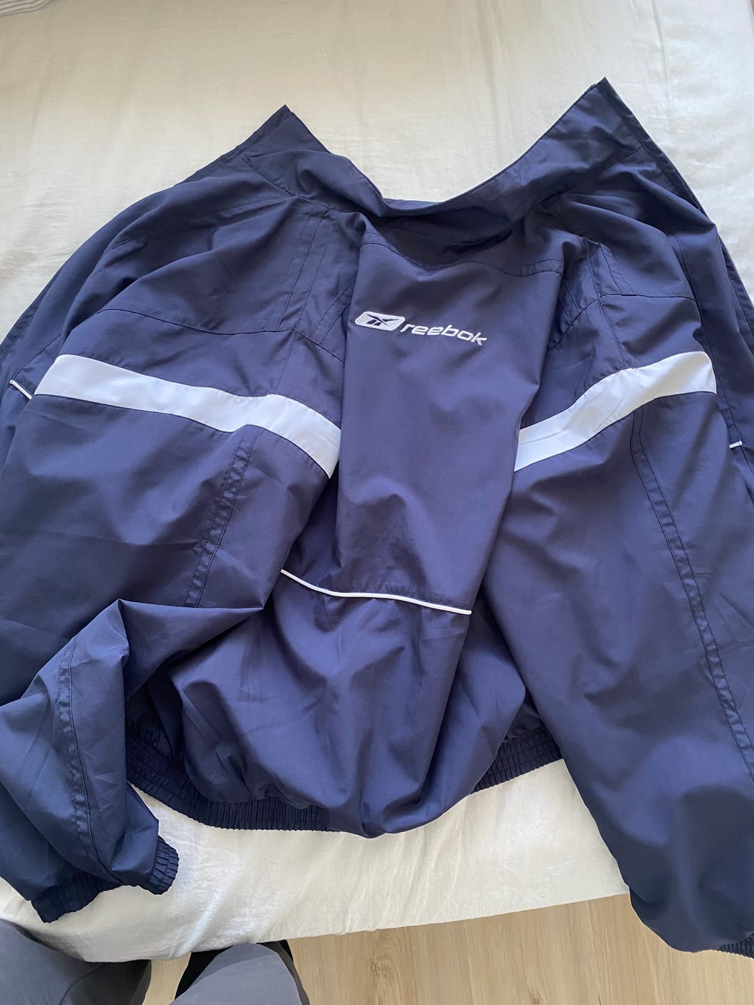 Customer photo review of Vintage Reebok Windbreaker Mens Small Blue