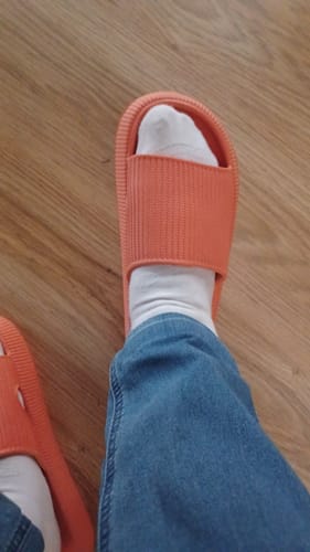 Customer photo review of Orthopädischer Hausschuh Cloudly™