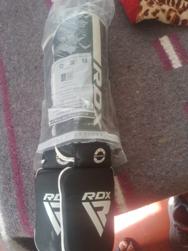 Customer photo review of Canilleras con Empeine para Muay Thai y MMA Kara F6