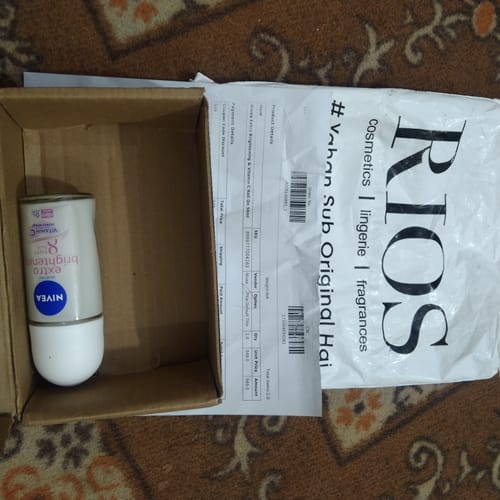 Customer photo review of Nivea Brightening Silk Touch & Vitamin C Roll On 50ml