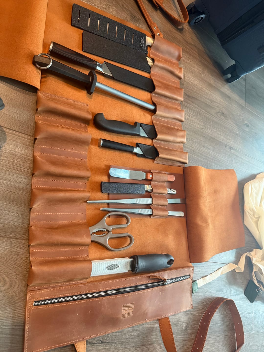 Customer photo review of The Professional's Leather Knife Roll