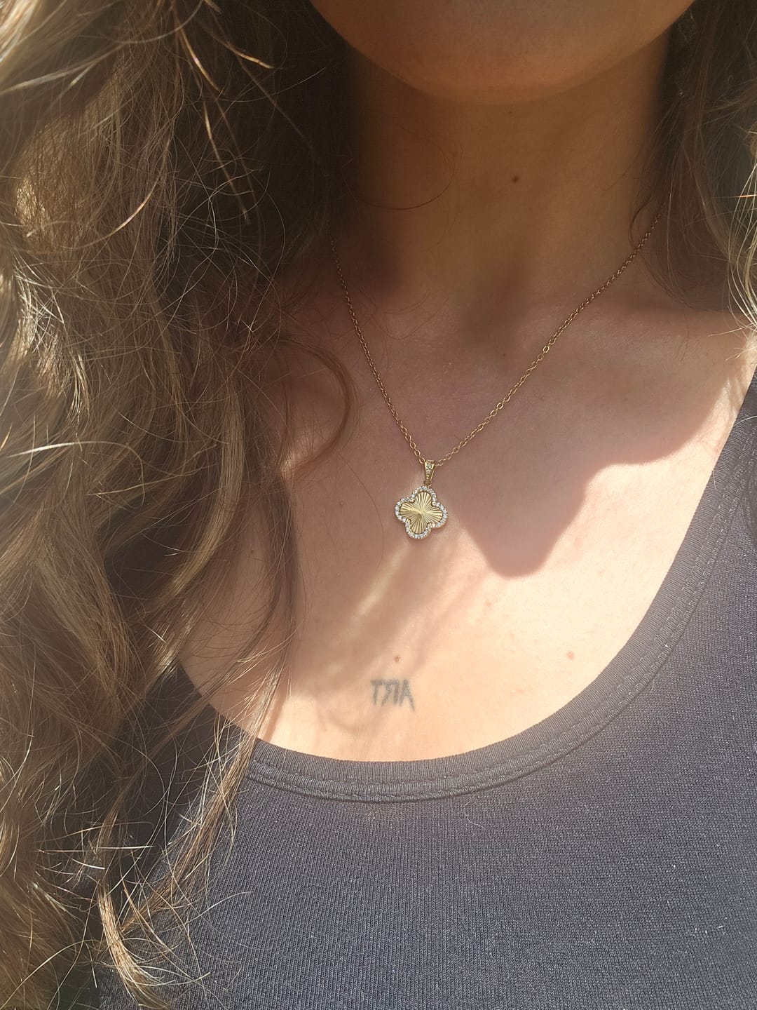 Customer photo review of Glamour Clover Kette | 18K vergoldet