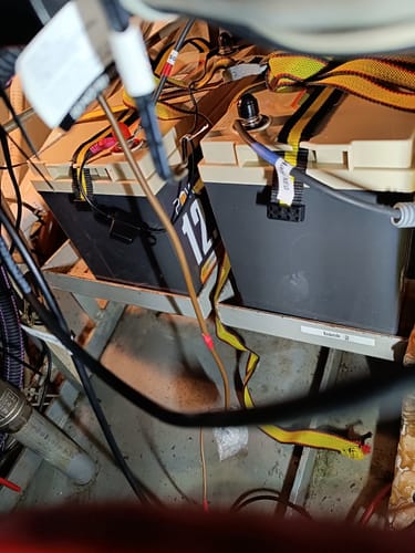 Customer photo review of Batterie LiFePO4 12V 100Ah Autochauffante de Power Queen avec BMS 100A Intégré