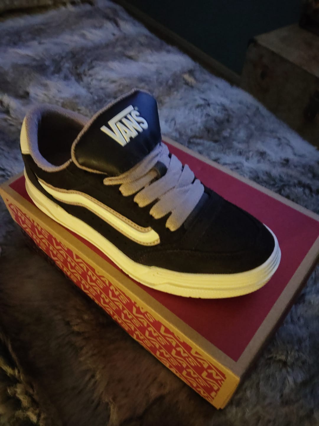 Customer photo review of Zapatillas Vans Hylane Mujer Morado