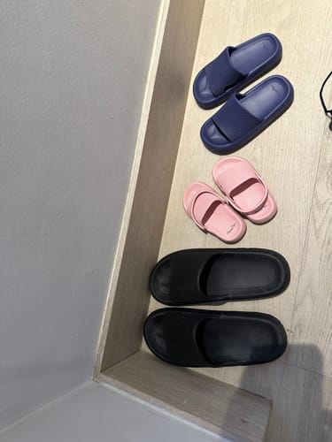 Customer photo review of HappyFlops