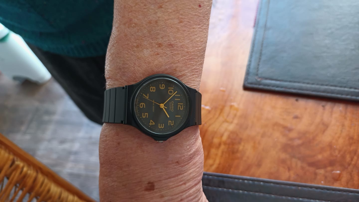 Customer photo review of Reloj Casio Vintage MQ-24-1B2LDF Negro Números