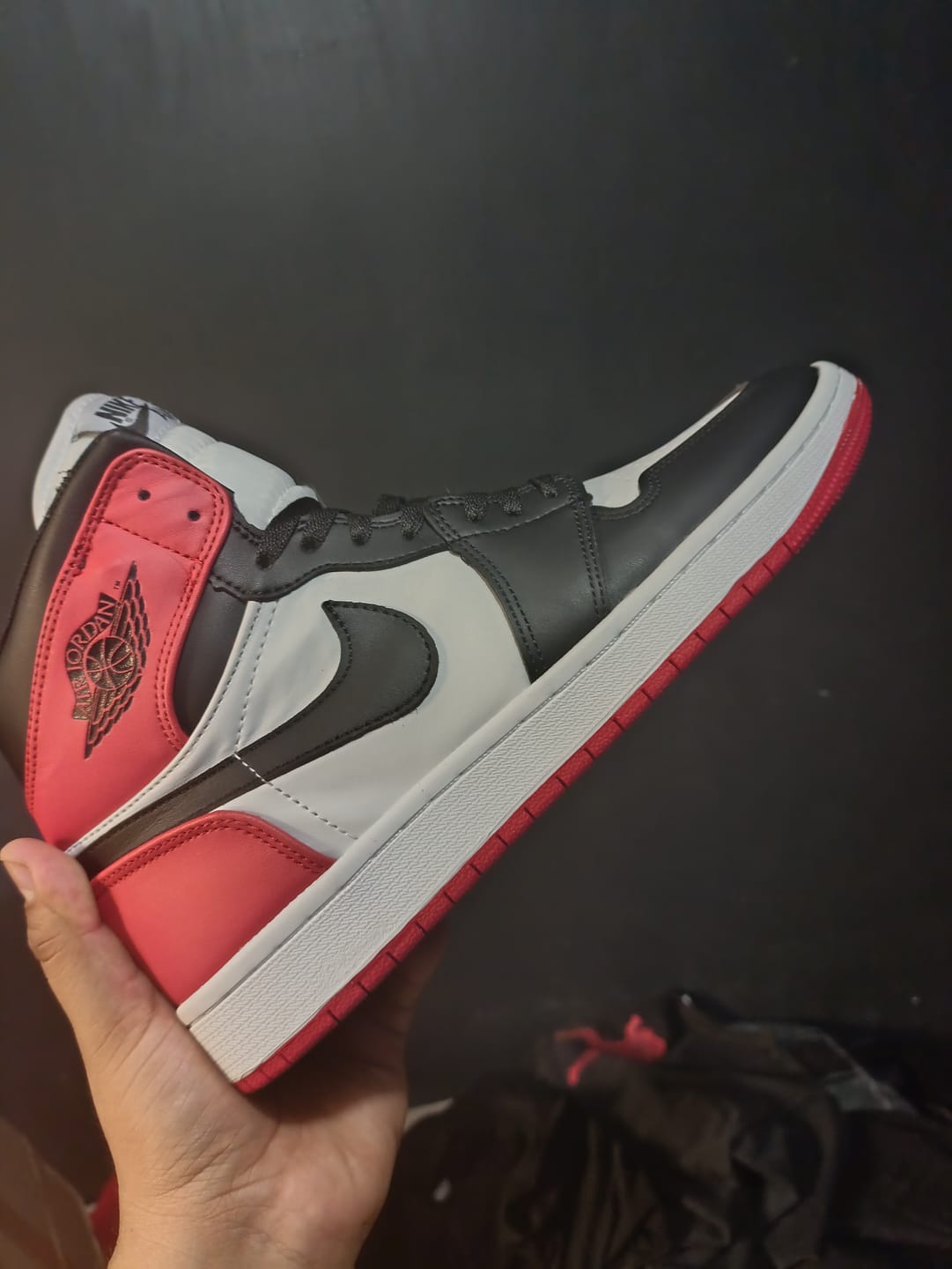 Customer photo review of Tenis Retro 1 Chicago Black