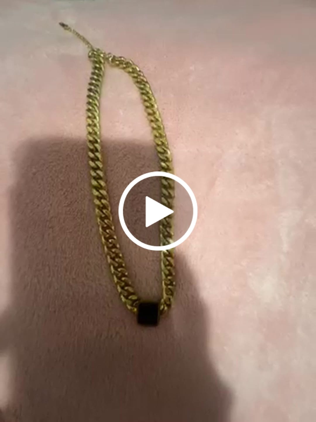 Customer video review of Colar Corrente Pedra Onix Quadrada Banhado em Ouro 18K