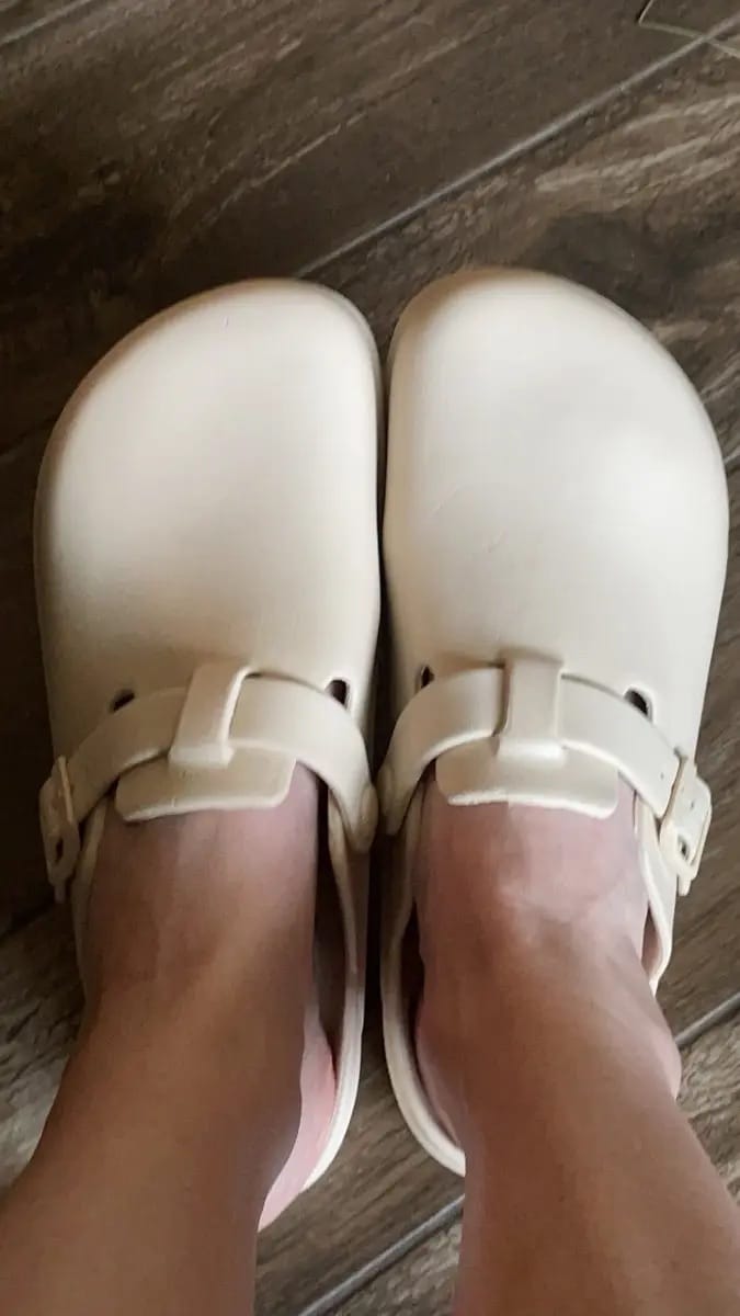 Customer photo review of Vale Classic - Healthy & Non-Slip Comfort Clogs