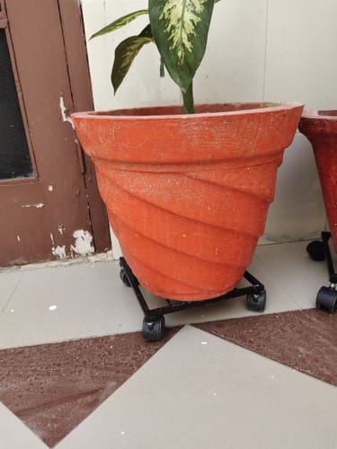 Customer photo review of United Crafts Rozy Wheel Pot Stands for Planters