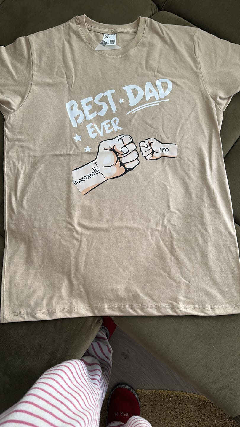 Customer photo review of Bester Papa Ever - Personalisiertes T-Shirt für Papa dunkel