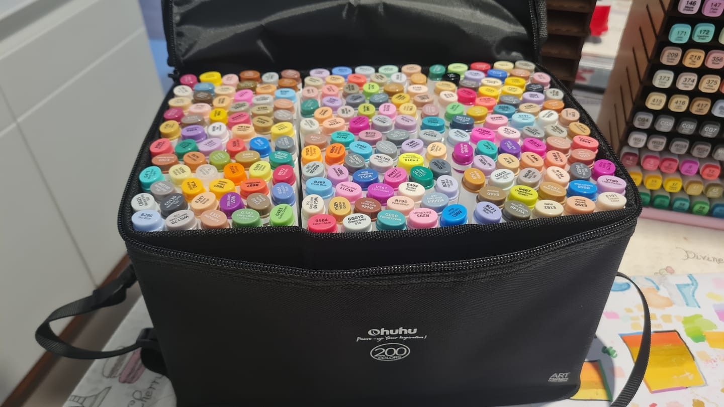 Customer photo review of Ohuhu Oahu 200 Colors Dual Tips Alcohol Art Markers, Fine & Chisel