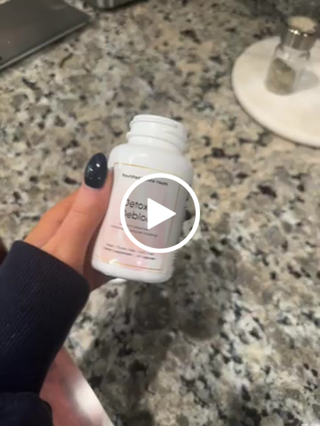 Customer video review of Detox + Debloat