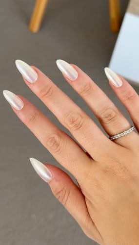 Customer photo review of Lunar Glow | Salon Quality Press-on Nails Kit - Medium Almond White Chrome