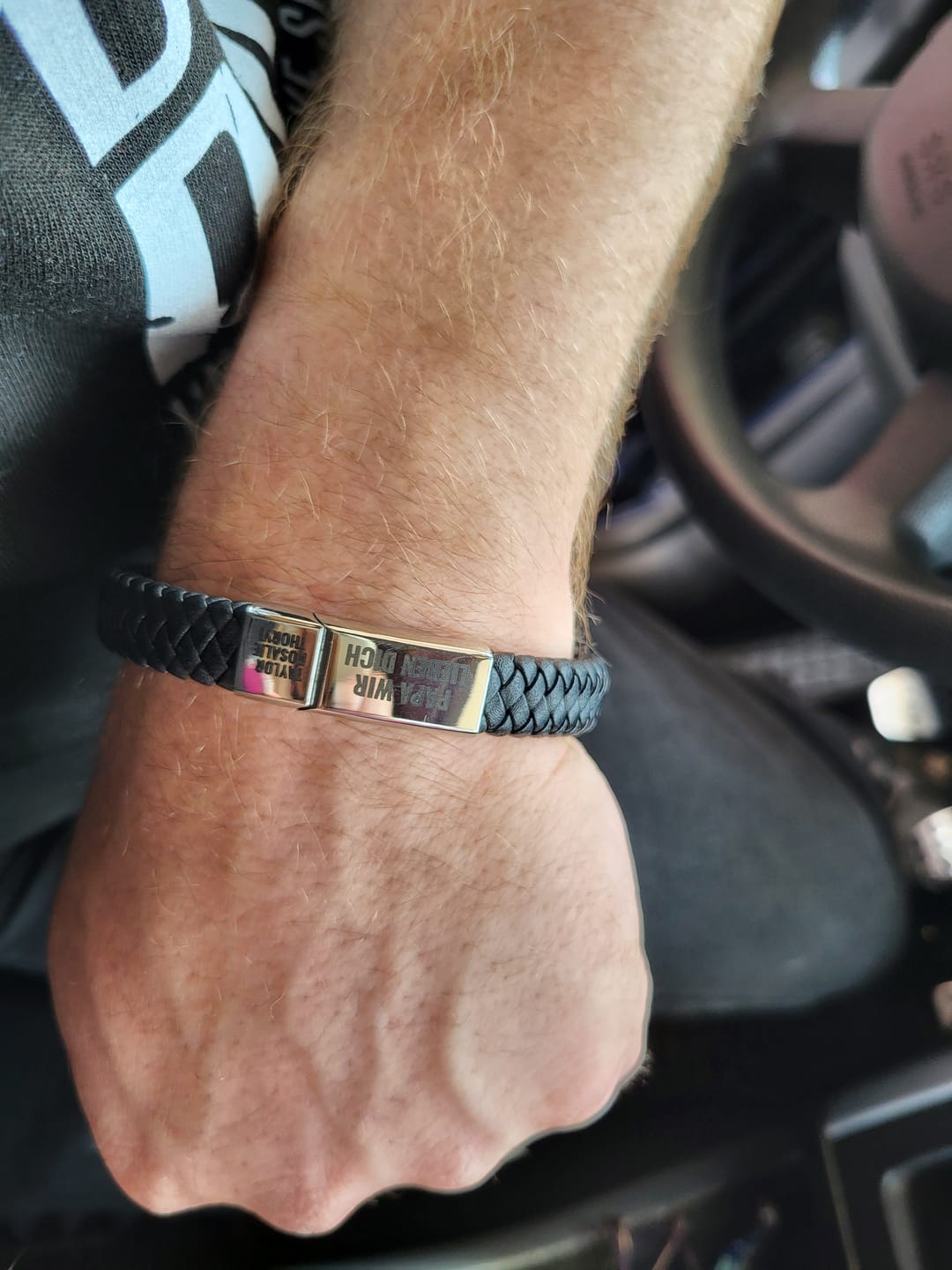 Customer photo review of Personalisiertes Herrenarmband für Papa oder Opa