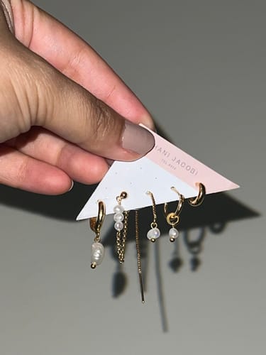 Customer photo review of Nice Earring set