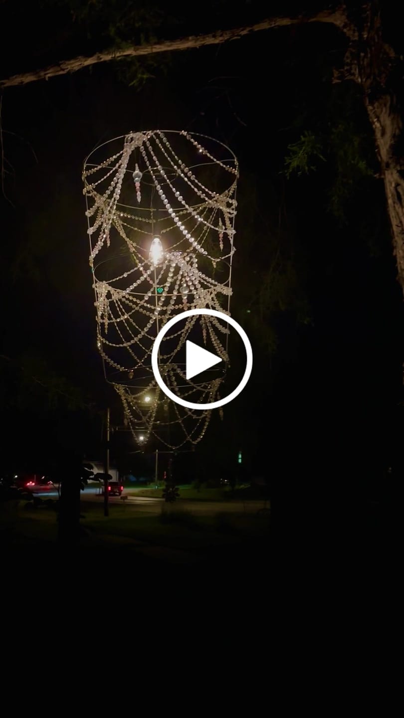 Customer video review of 25FT Black Weatherproof Outdoor Pendant Light Lamp Cord Kit, E12 C7 Base