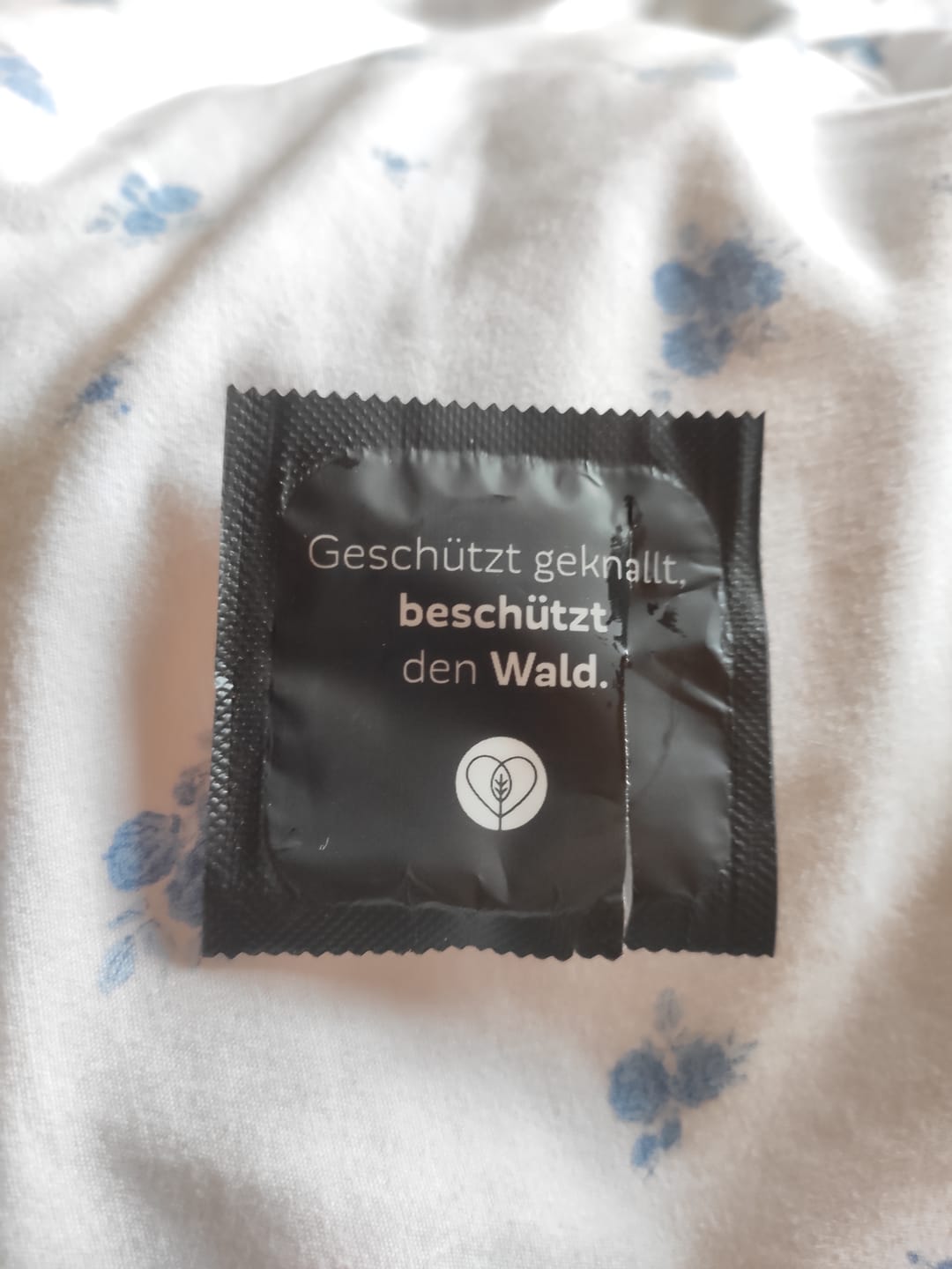 Customer photo review of Releaf | Baumpflanzende Kondome